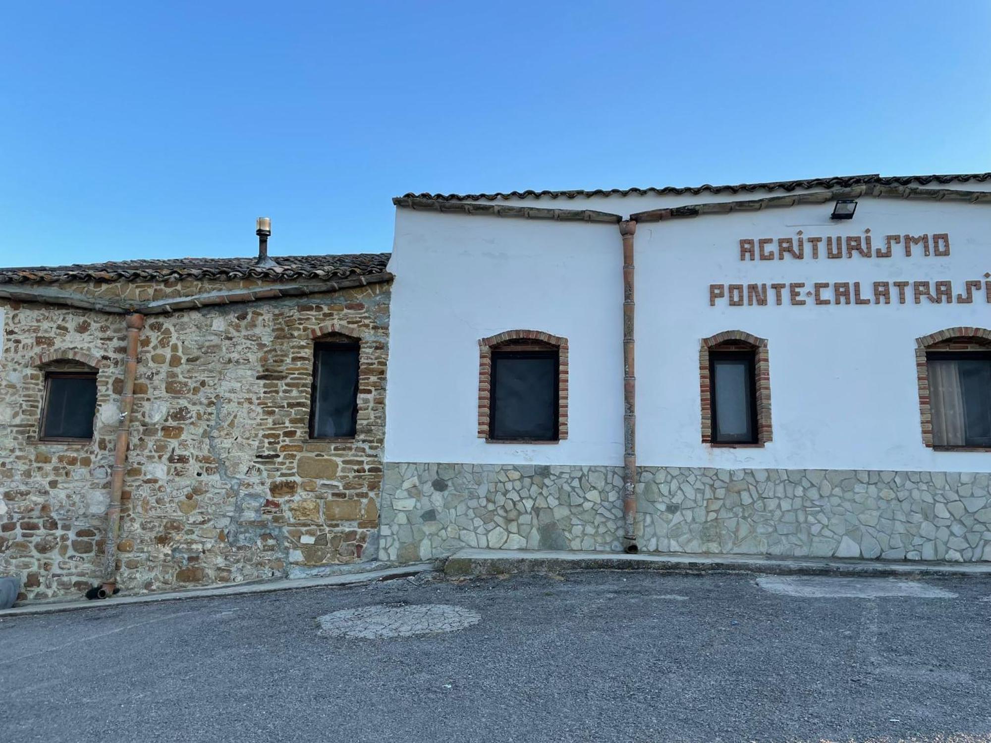 Ponte Calatrasi Agriturismo Roccamena Eksteriør billede